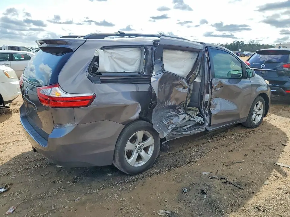2017 TOYOTA SIENNA LE 8-PASSENGER  