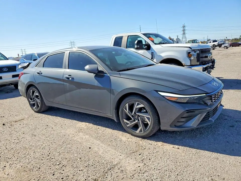 2024 HYUNDAI ELANTRA SEL  