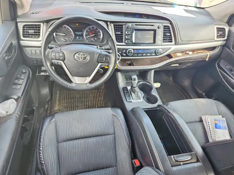2015 TOYOTA HIGHLANDER LE PLUS  