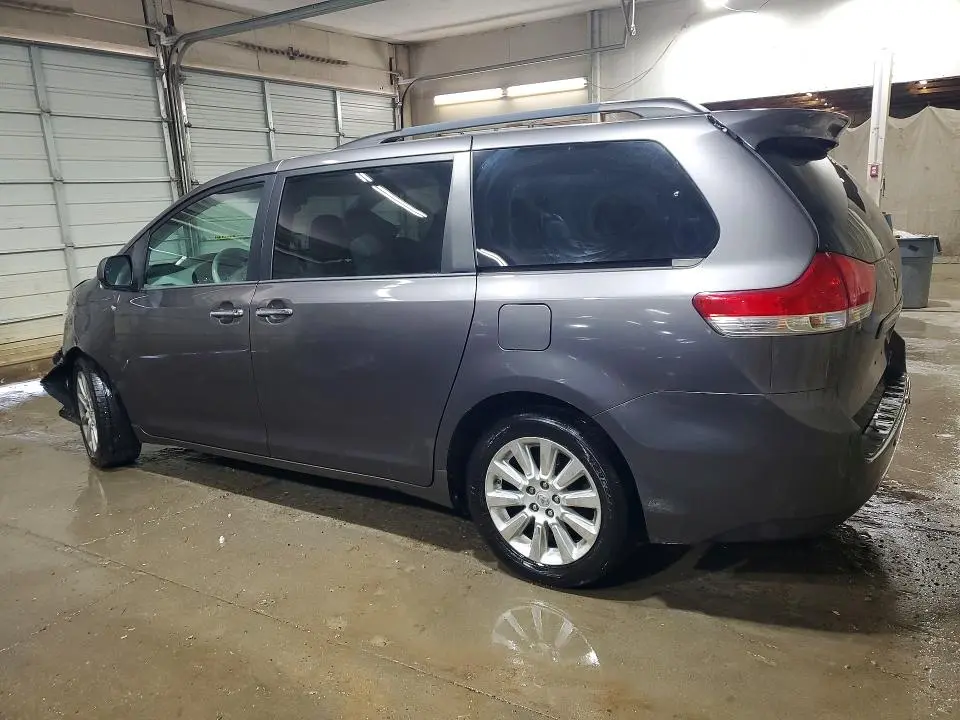 2013 TOYOTA SIENNA XLE 7-PASSENGER  
