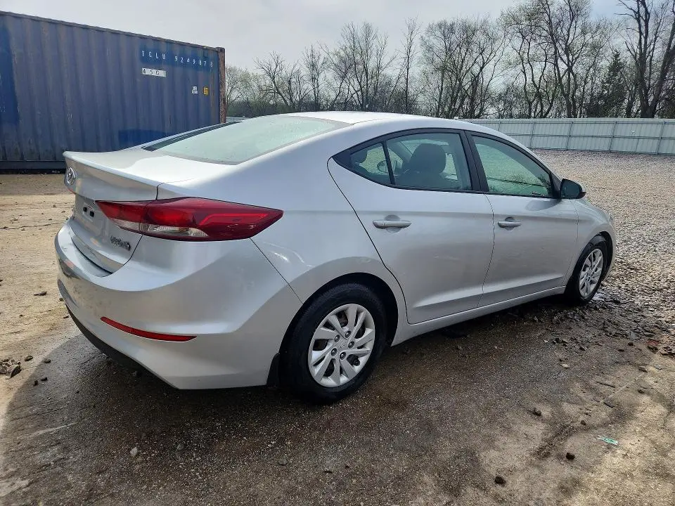 2018 HYUNDAI ELANTRA SE  