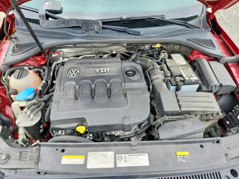 2015 VOLKSWAGEN PASSAT SE  