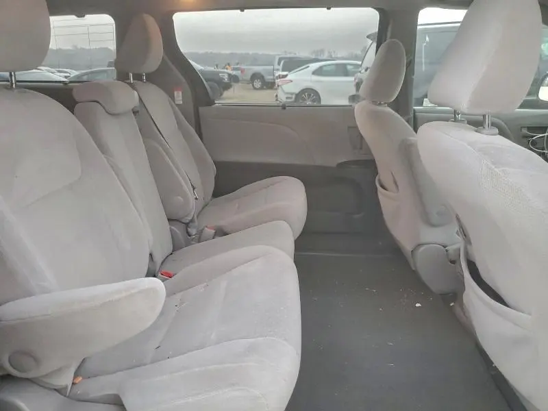 2015 TOYOTA SIENNA LE  