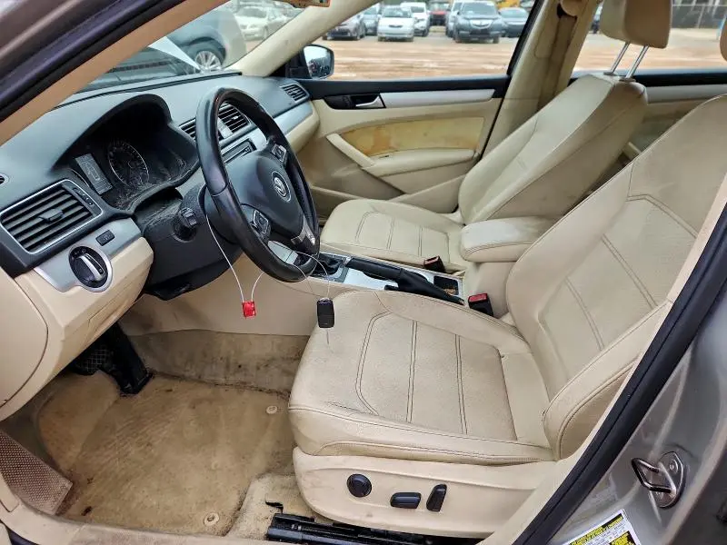 2013 VOLKSWAGEN PASSAT SE  