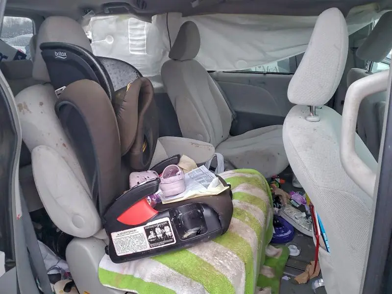 2012 TOYOTA SIENNA LE  