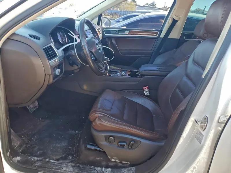 2013 VOLKSWAGEN TOUAREG V6  