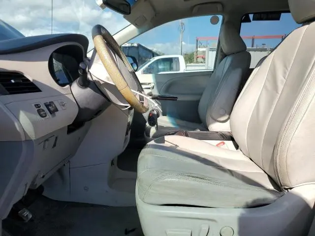 2012 TOYOTA SIENNA XLE  