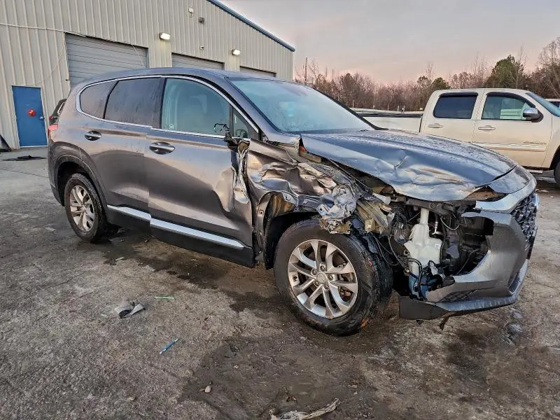 2019 HYUNDAI SANTA FE SE  