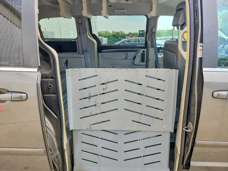 2010 VOLKSWAGEN ROUTAN SE  