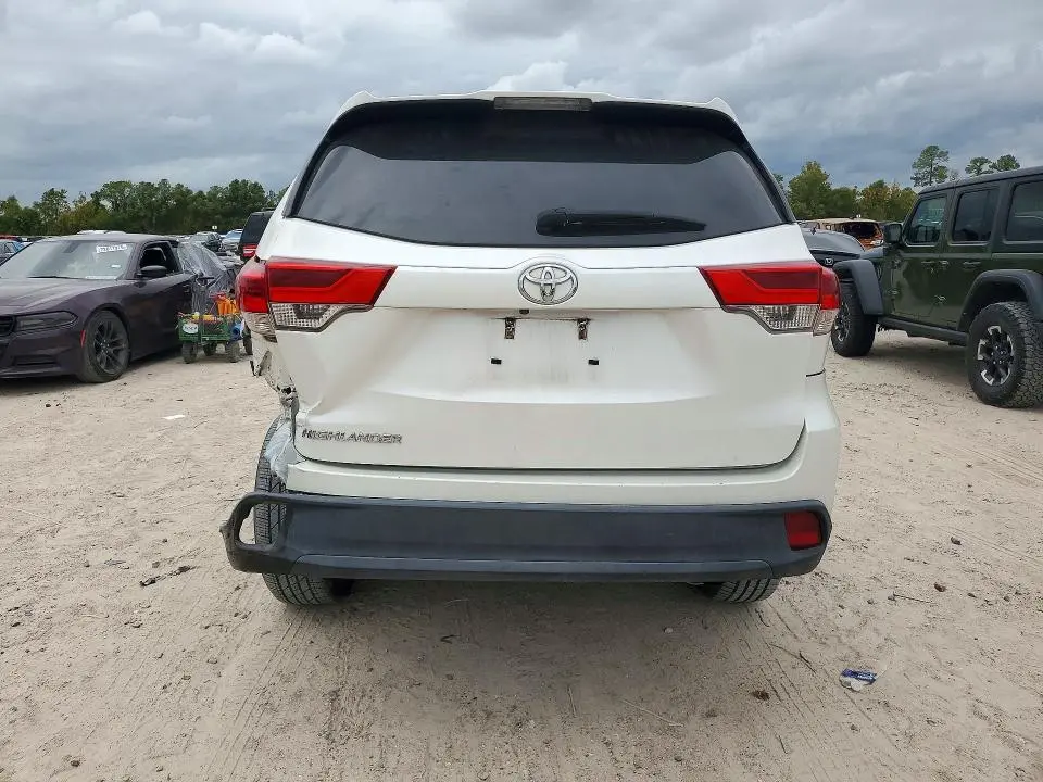 2019 TOYOTA HIGHLANDER LE  