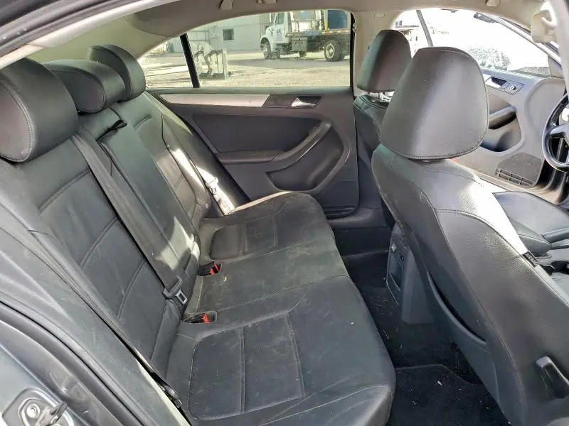 2013 VOLKSWAGEN JETTA SE  