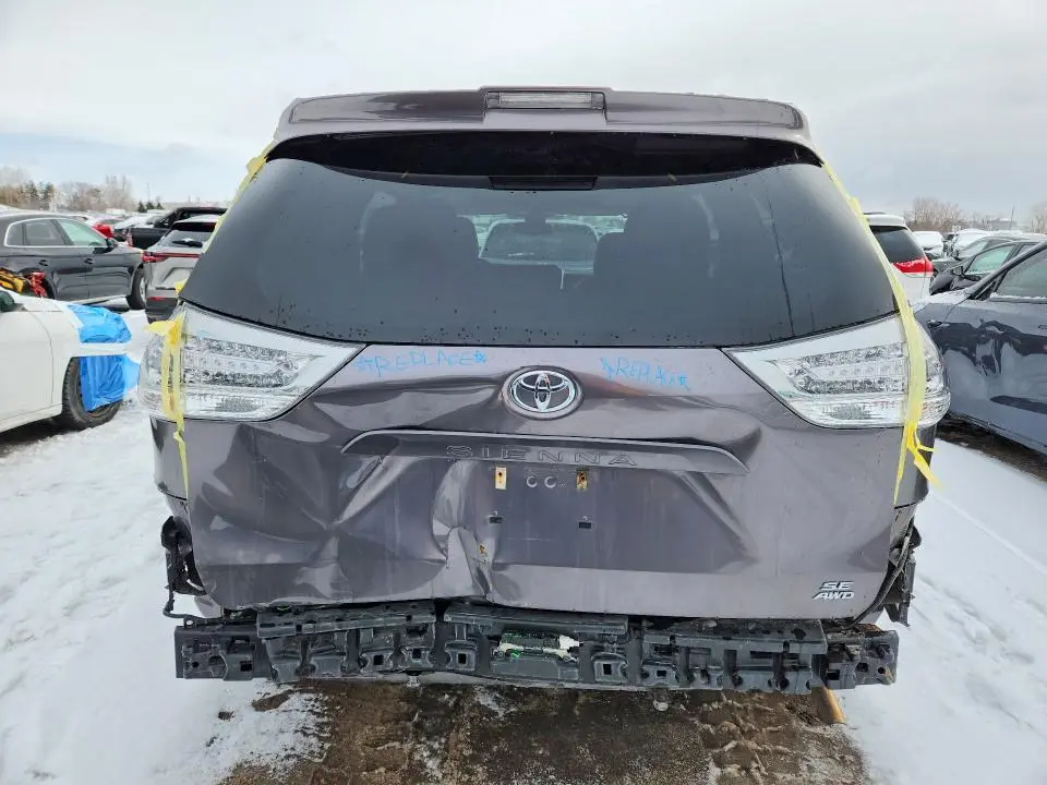 2020 TOYOTA SIENNA SE  