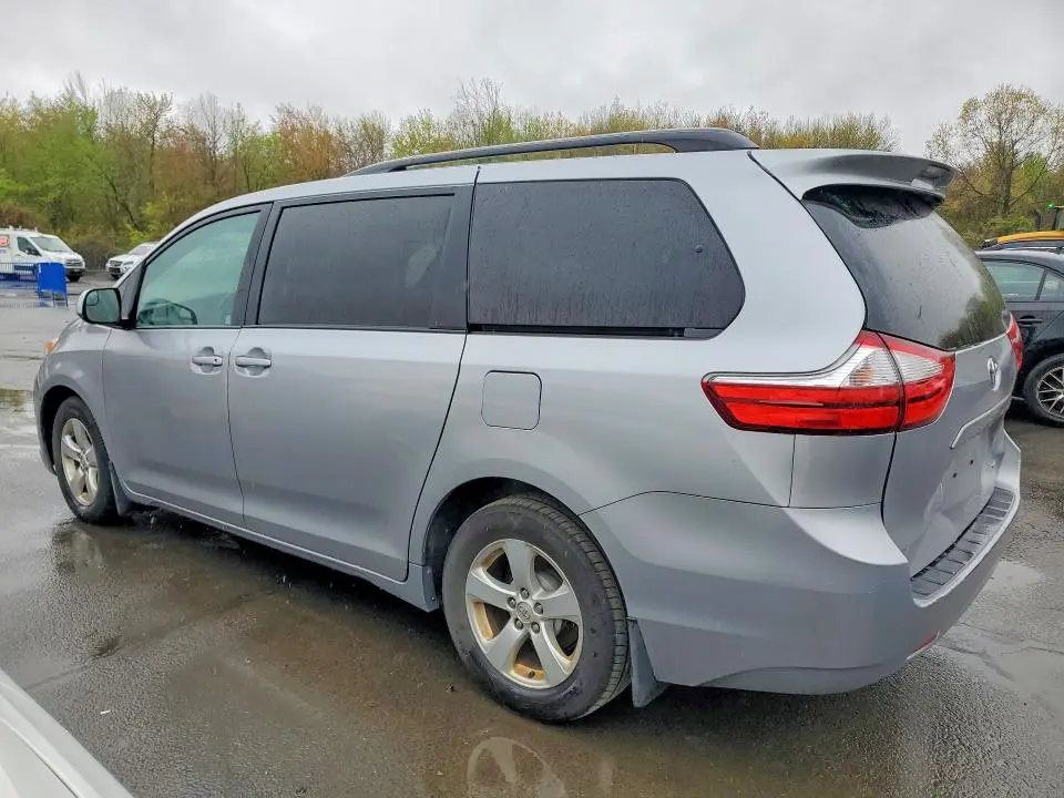 2017 TOYOTA SIENNA LE  