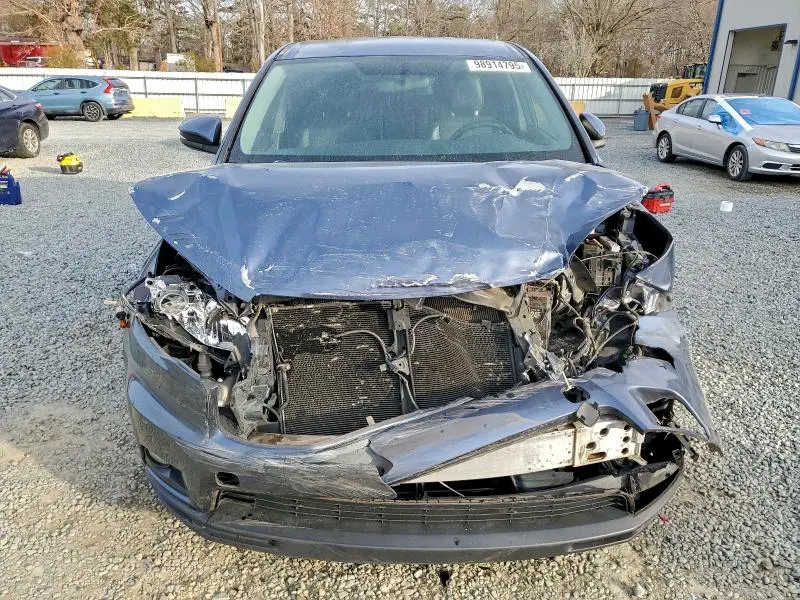 2016 TOYOTA HIGHLANDER LE  