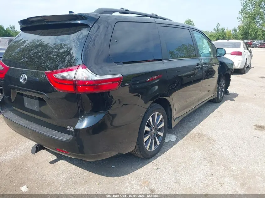 2020 TOYOTA SIENNA XLE