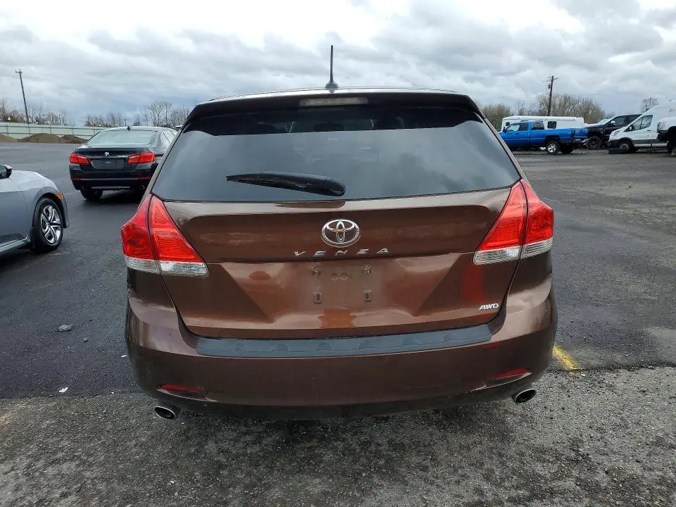 2010 TOYOTA VENZA   