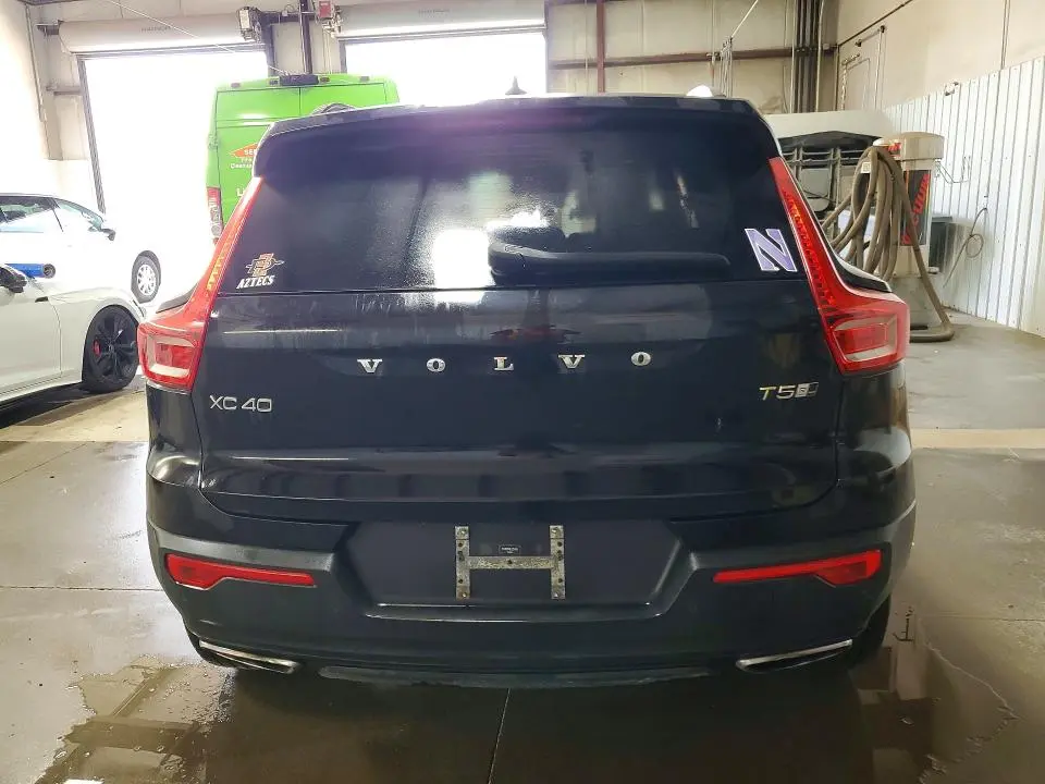 2020 VOLVO XC40 T5 R-DESIGN  