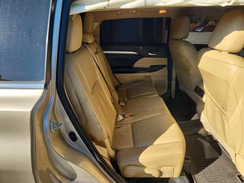 2015 TOYOTA HIGHLANDER XLE  