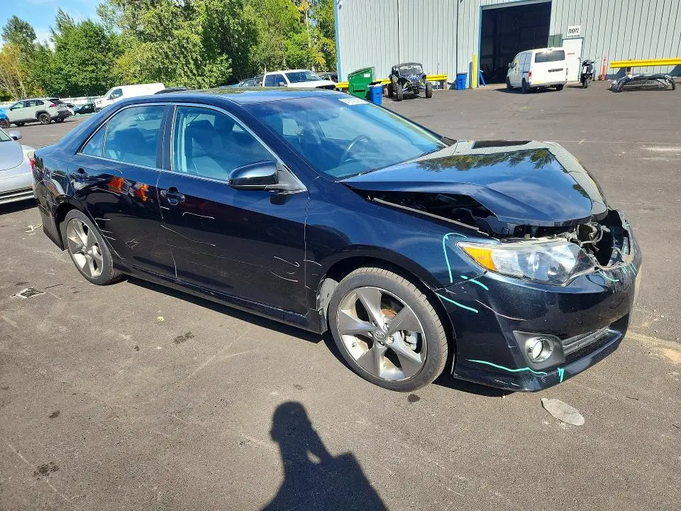 2012 TOYOTA CAMRY SE V6  