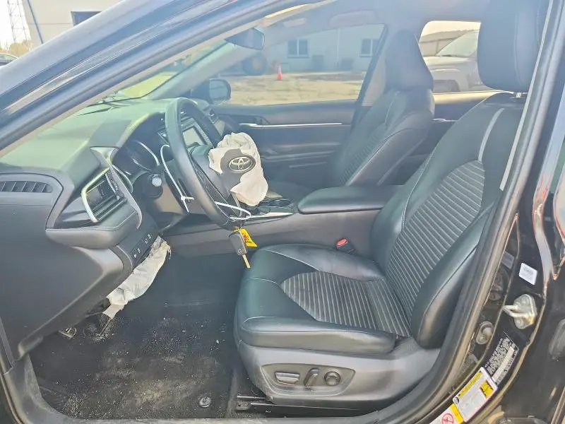 2019 TOYOTA CAMRY SE  