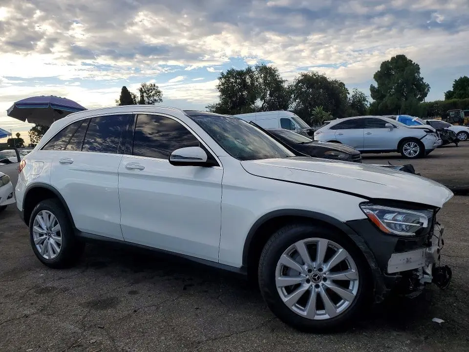 2020 MERCEDES-BENZ GLC 300  
