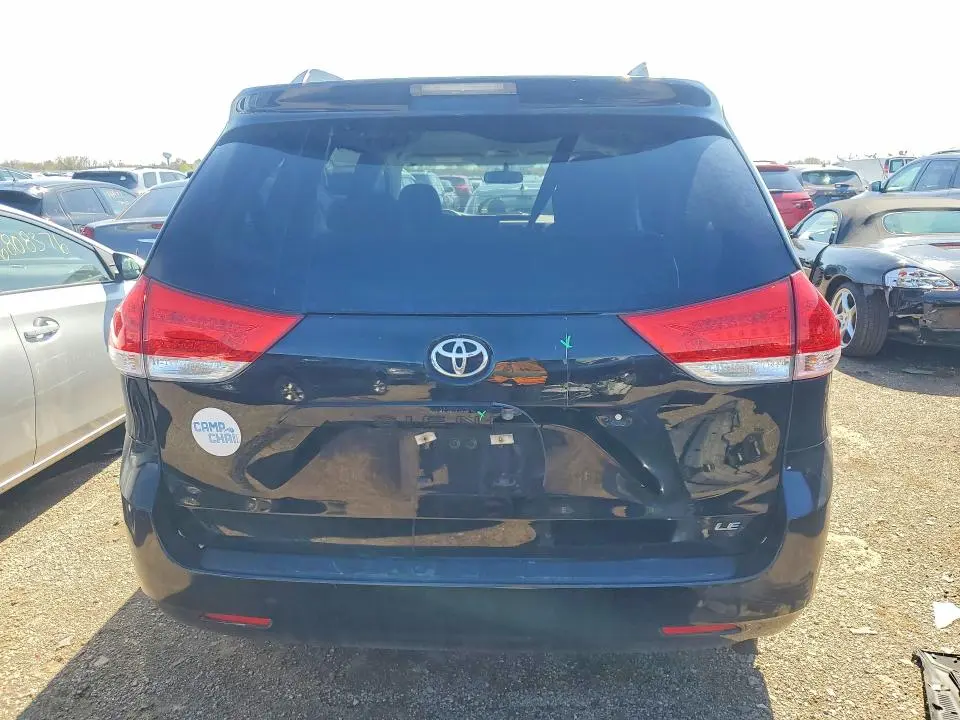 2013 TOYOTA SIENNA LE  