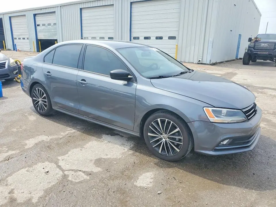 2016 VOLKSWAGEN JETTA SPORT  