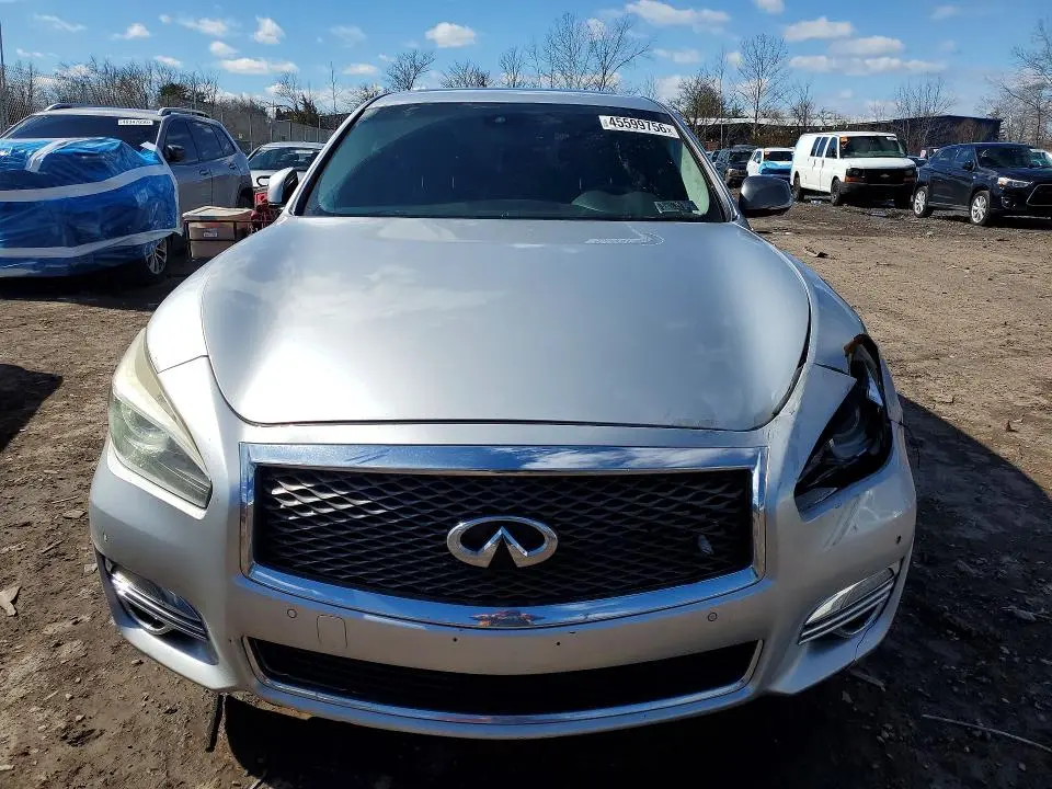 2015 INFINITI Q70 3.7  