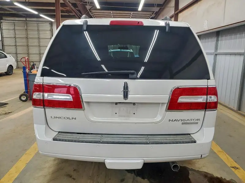 2011 LINCOLN NAVIGATOR   