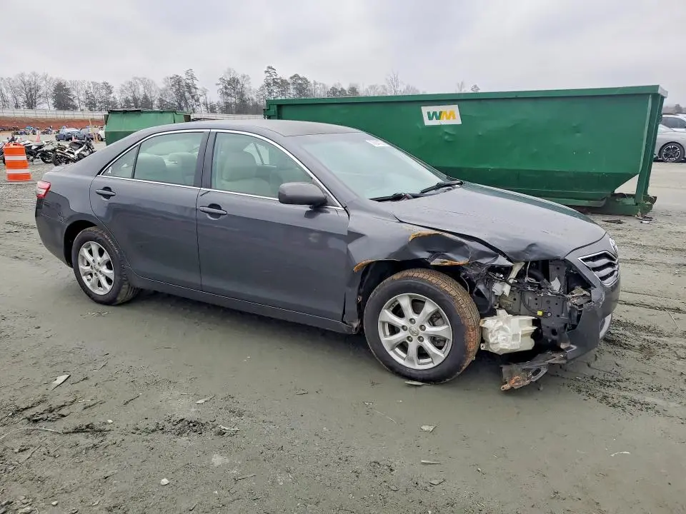 2011 TOYOTA CAMRY SE  