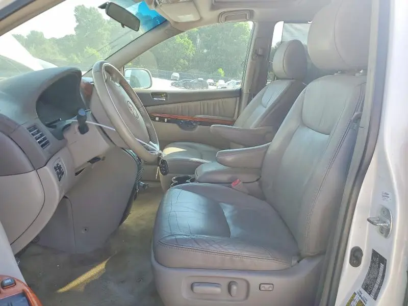 2010 TOYOTA SIENNA XLE  