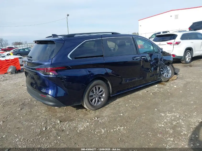 2024 TOYOTA SIENNA XLE