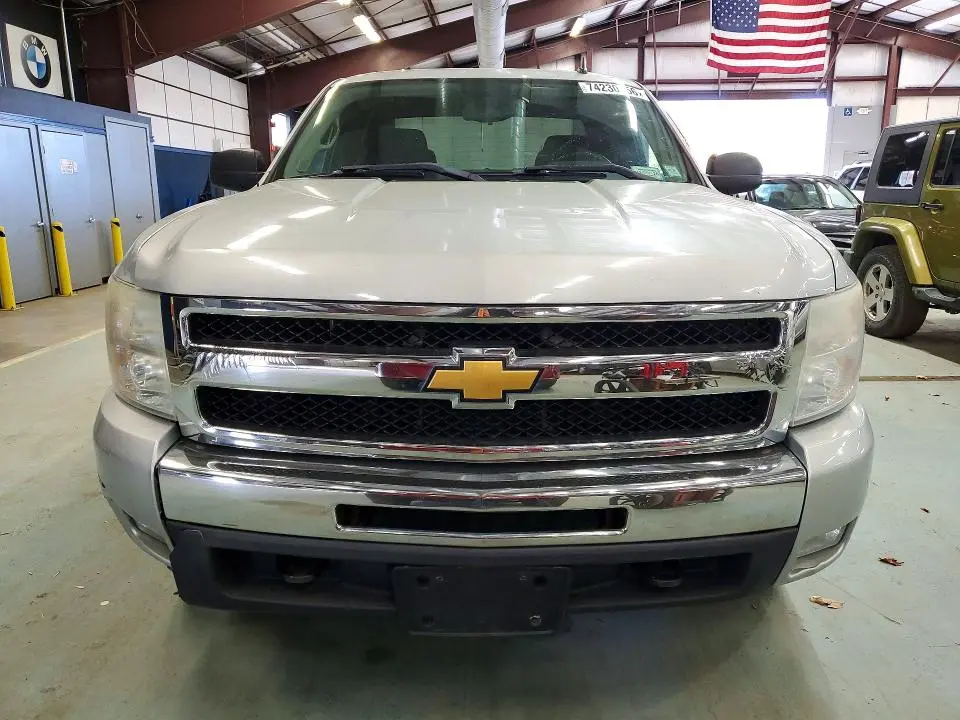 2011 CHEVROLET SILVERADO K1500 LT  