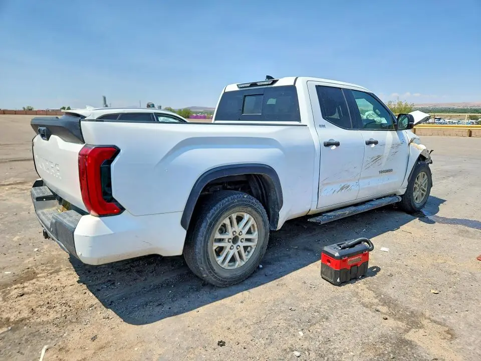 2022 TOYOTA TUNDRA SR5  