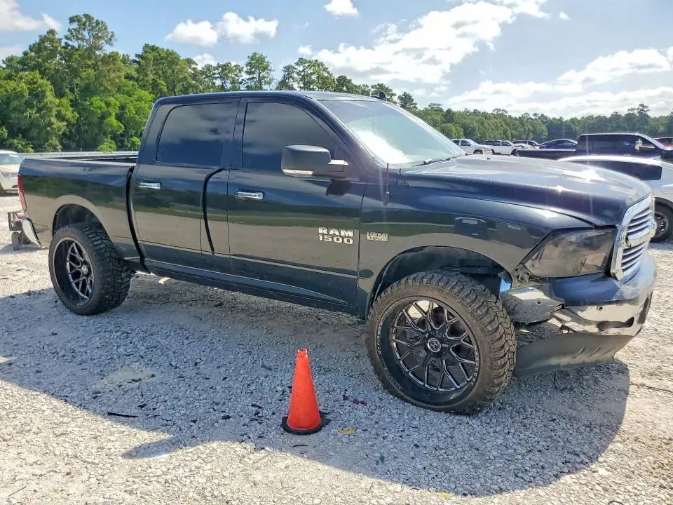 2016 RAM 1500 SLT  