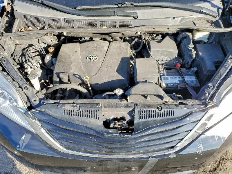 2017 TOYOTA SIENNA LE  