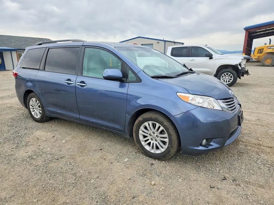 2017 TOYOTA SIENNA XLE 8-PASSENGER  