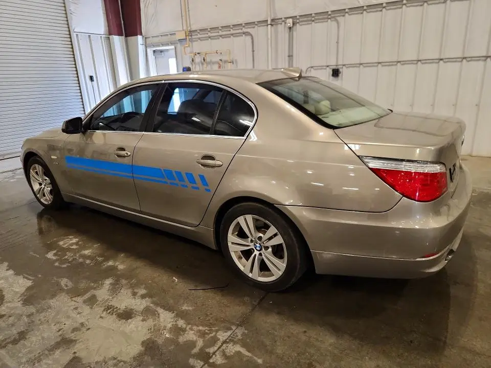 2010 BMW 528I   