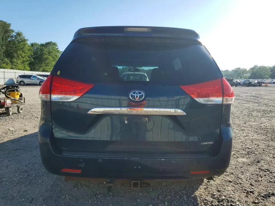 2011 TOYOTA SIENNA LIMITED 7-PASSENGER  