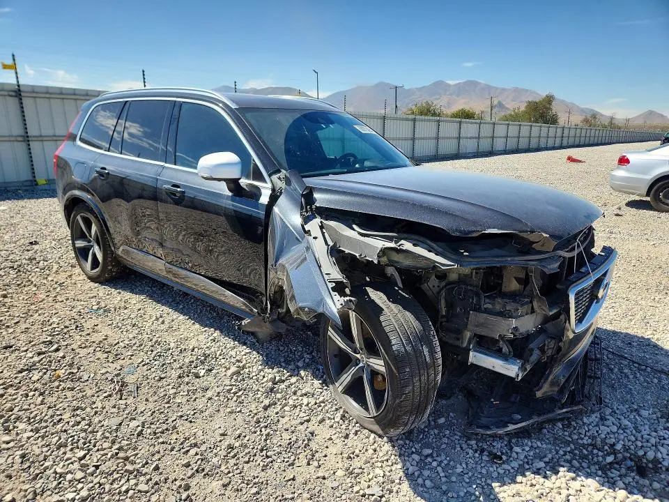 2017 VOLVO XC90 T6  