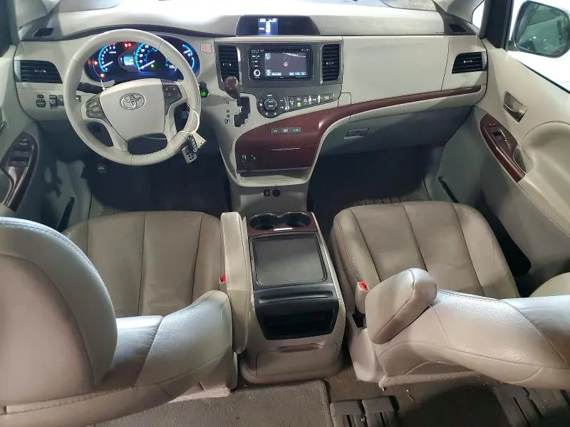 2013 TOYOTA SIENNA XLE  