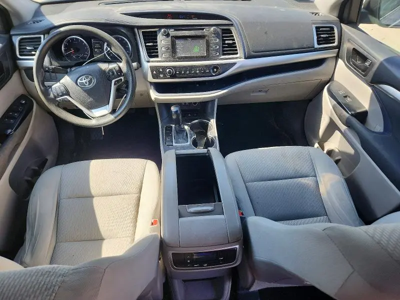 2017 TOYOTA HIGHLANDER LE  