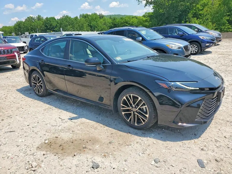 2025 TOYOTA CAMRY XLE  