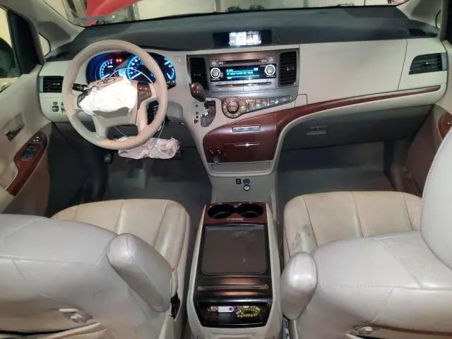 2013 TOYOTA SIENNA XLE  