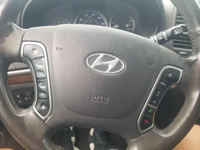 2011 HYUNDAI SANTA FE SE  