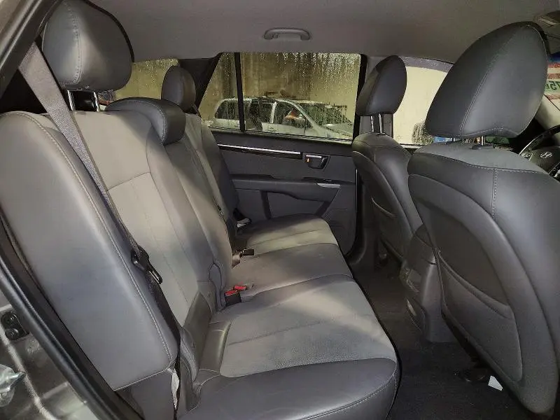 2011 HYUNDAI SANTA FE SE  