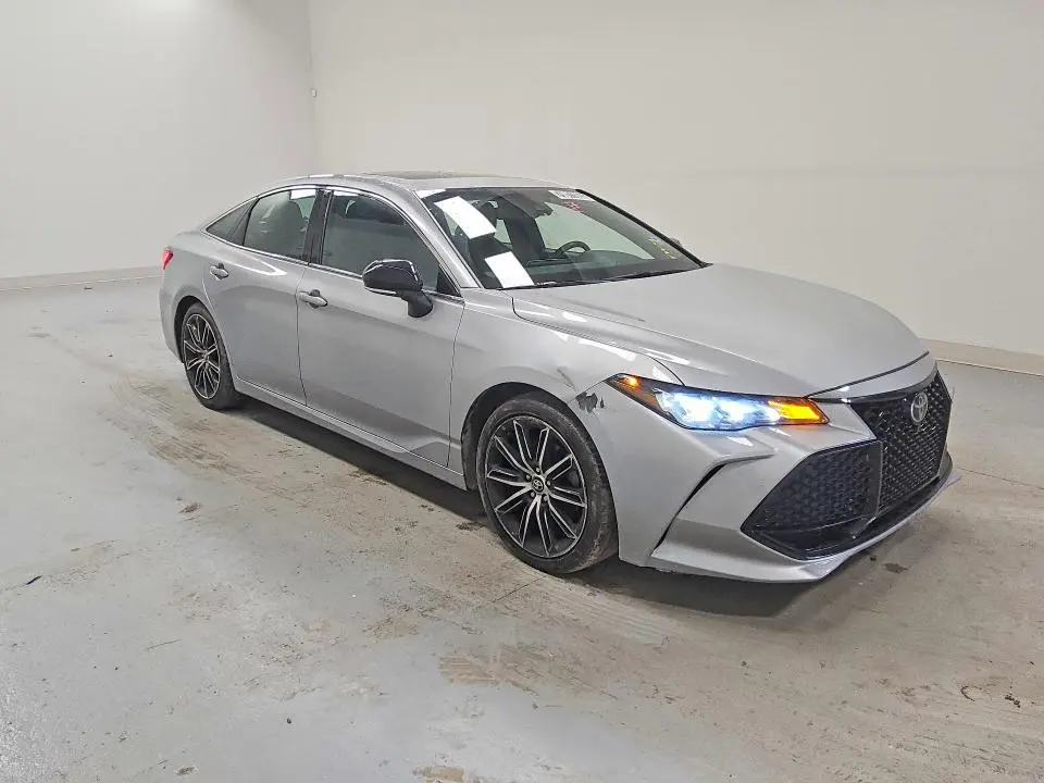 2019 TOYOTA AVALON XSE  