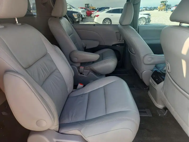 2017 TOYOTA SIENNA XLE PREMIUM 7-PASSENGER  