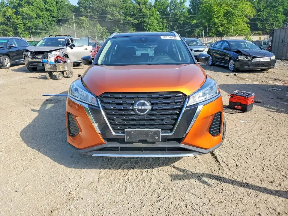 2024 NISSAN KICKS SV  