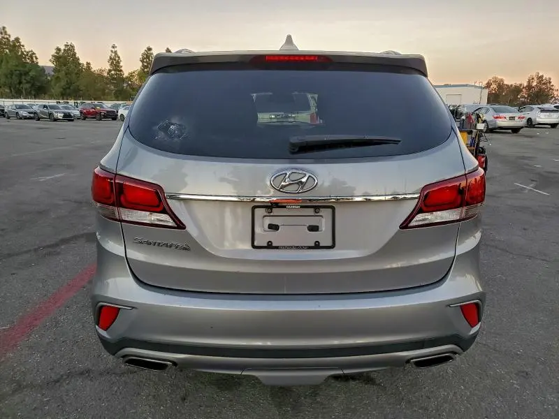 2018 HYUNDAI SANTA FE SE  